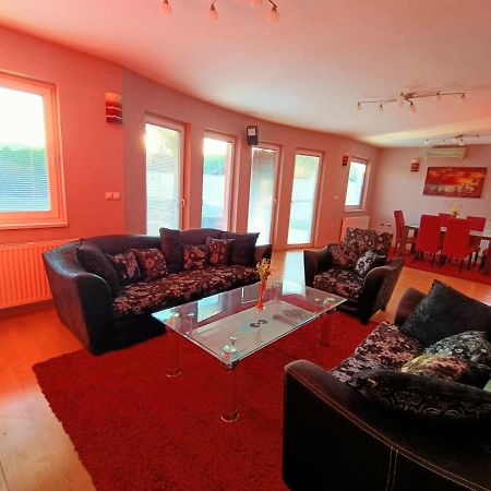 Villa 2 Etagen Mit Grossen Garten Modrica Bagian luar foto