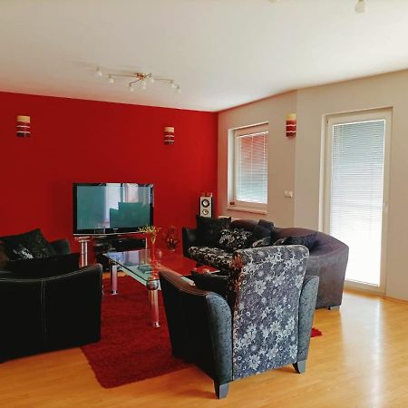 Villa 2 Etagen Mit Grossen Garten Modrica Bagian luar foto