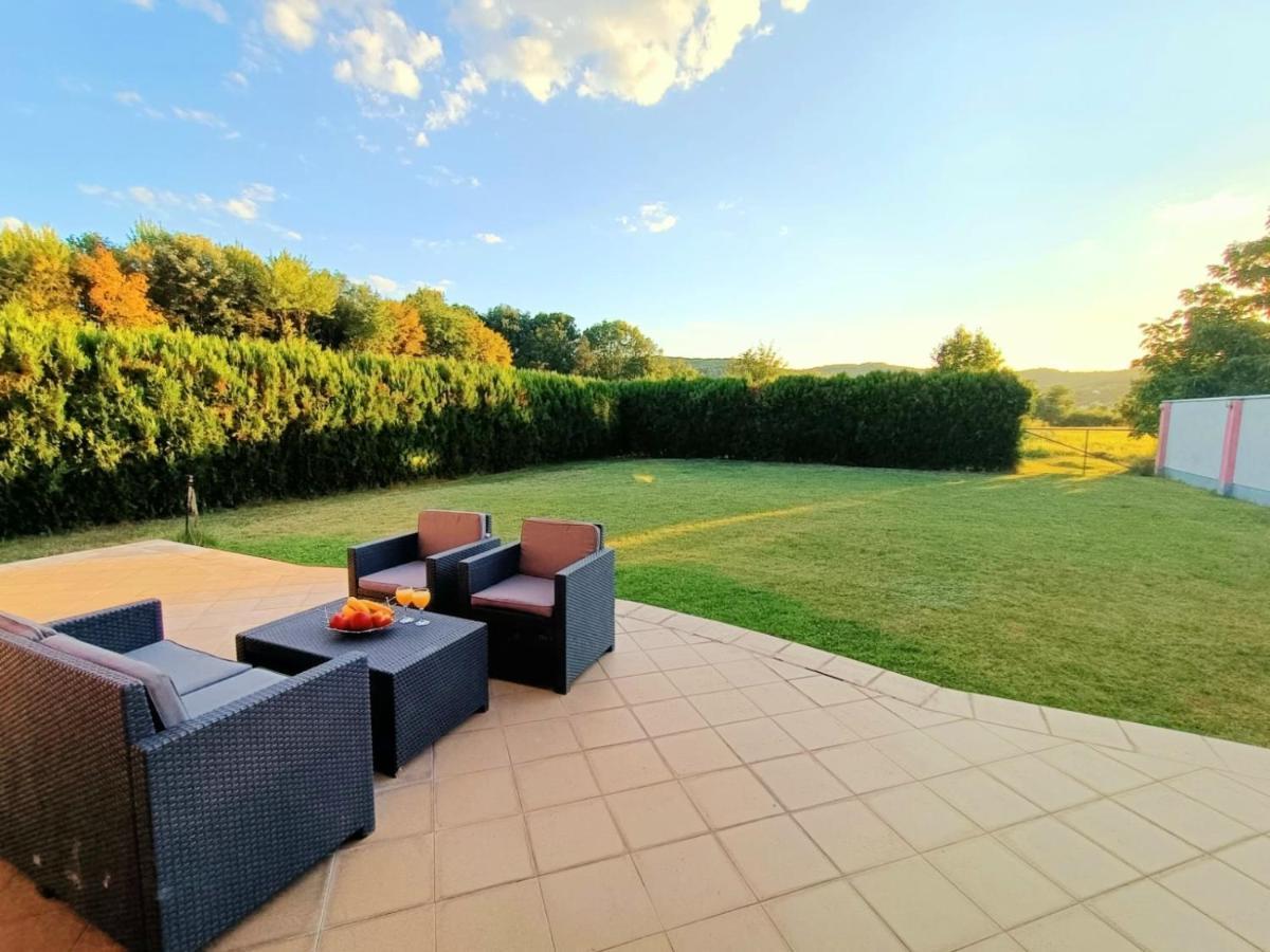 Villa 2 Etagen Mit Grossen Garten Modrica Bagian luar foto