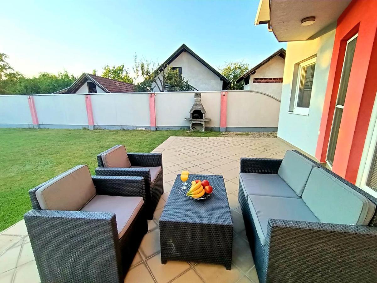 Villa 2 Etagen Mit Grossen Garten Modrica Bagian luar foto