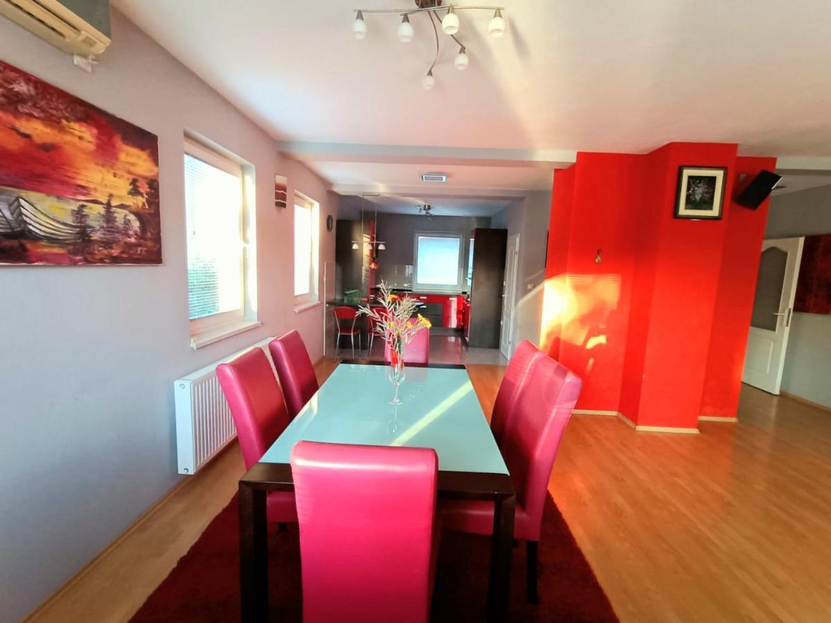 Villa 2 Etagen Mit Grossen Garten Modrica Bagian luar foto