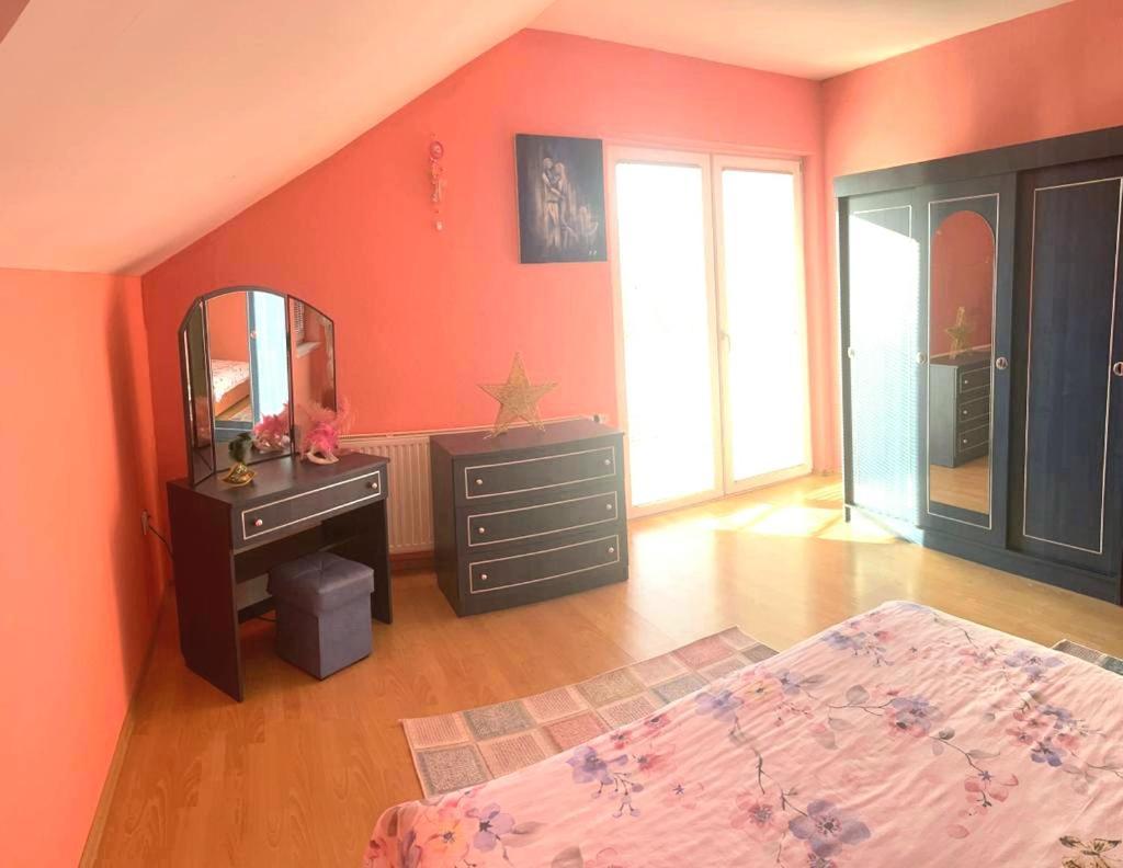 Villa 2 Etagen Mit Grossen Garten Modrica Bagian luar foto
